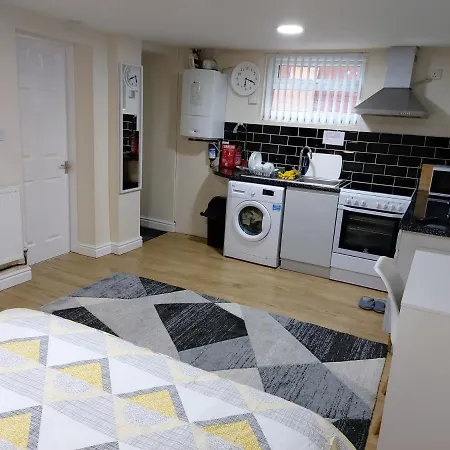 Lovely Studio-Flat With Free Parking, Free Wifi. Leeds  Exterior photo
