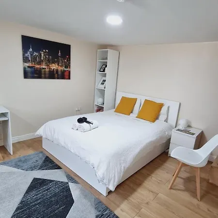 Lovely Studio-Flat With Free Parking, Free Wifi. Leeds  Exterior photo