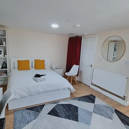 Lovely Studio-Flat With Free Parking, Free Wifi. Leeds  Exterior photo
