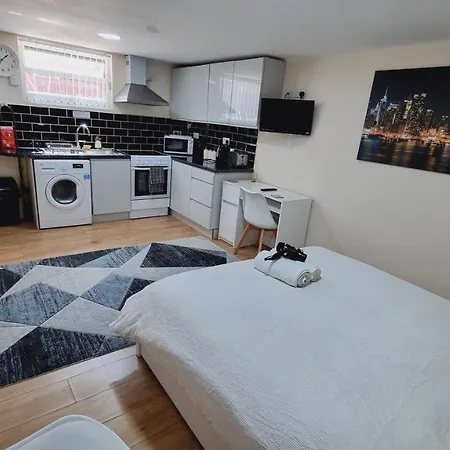 Lovely Studio-Flat With Free Parking, Free Wifi. Leeds  Exterior photo