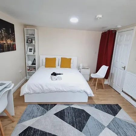 Lovely Studio-Flat With Free Parking, Free Wifi. Leeds  Exterior photo
