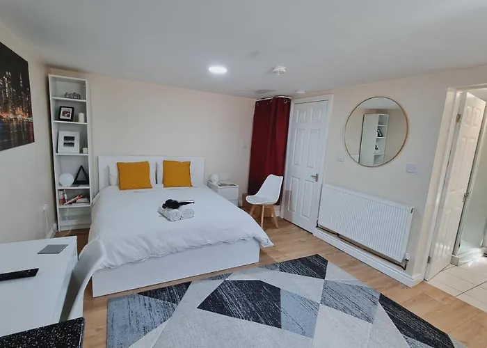 Lovely Studio-Flat With Free Parking, Free Wifi.