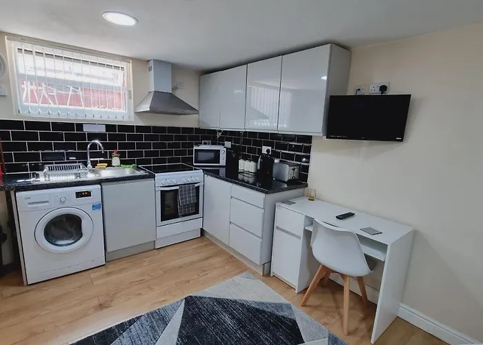 Lovely Studio-Flat With Free Parking, Free Wifi.