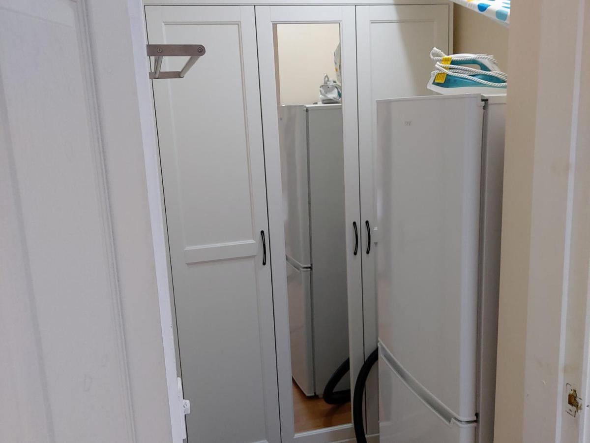 Lovely Studio-flat With Free Parking, Free Wifi.