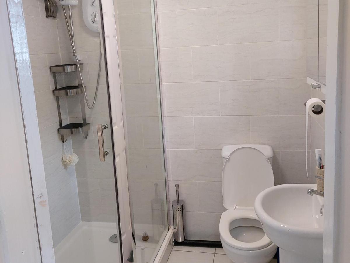 Lovely Studio-flat With Free Parking, Free Wifi. *